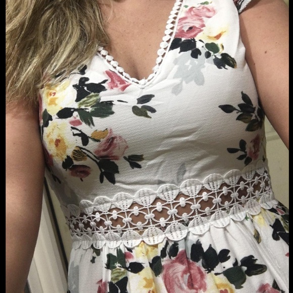 {💥SALE}Backless Floral Maxi Dress(M) - Picture 3 of 8